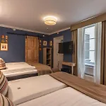 Lady Hamilton Hotel