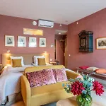 Lady Hamilton Hotel